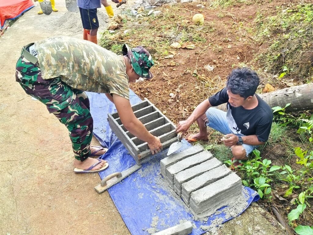 Pembuatan Batako Dikebut, Dukung Pembangunan MCK Masjid Desa Polewali Pembuatan Batako Dikebut, Dukung Pembangunan MCK Masjid Desa Polewali