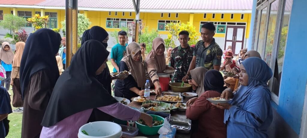 Guru SDN Umbele Siapkan Jamuan Makan sebagai Bentuk Terima Kasih kepada Satgas TMMD Ke-129