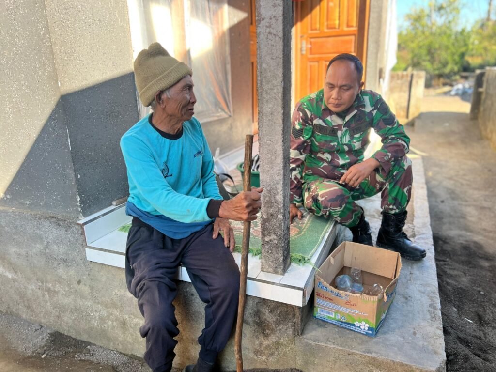 Komsos Satgas TMMD Perkuat Kedekatan TNI dan Warga di Lokasi Pembangunan RTLH Komsos Satgas TMMD Perkuat Kedekatan TNI dan Warga di Lokasi Pembangunan RTLH