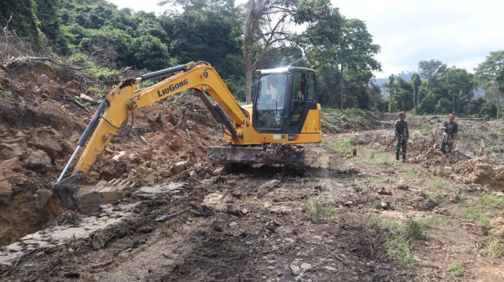 Proyek Pembukaan Jalan Desa Liang Bunyu oleh Satgas TMMD Ke-129 Proyek Pembukaan Jalan Desa Liang Bunyu oleh Satgas TMMD Ke-129