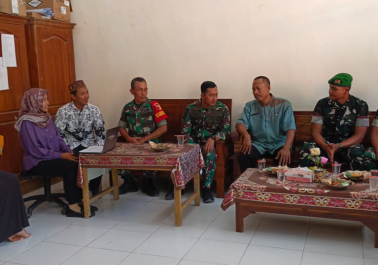 Koordinasi Satgas TMMD dan SDN 2 Tlemang Pastikan Aktivitas Pembangunan Tak Ganggu Proses Belajar Koordinasi Satgas TMMD dan SDN 2 Tlemang Pastikan Aktivitas Pembangunan Tak Ganggu Proses Belajar