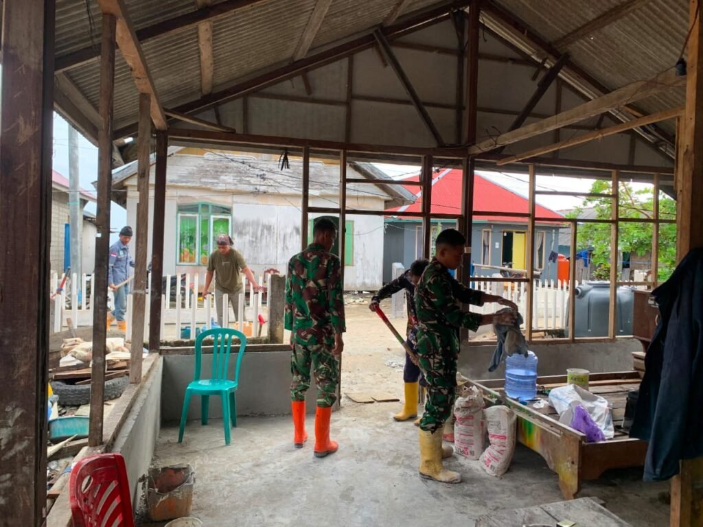 Gotong Royong Satgas TMMD dan Warga Percepat Finishing RTLH Milik Bapak Suhardin