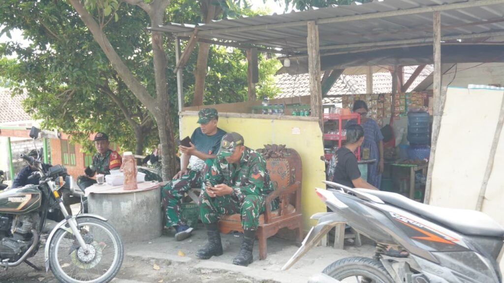 Kehadiran Satgas TMMD Ke-129 Beri Dampak Positif, Usaha Kecil Warga Desa Tlemang Semakin Berkembang