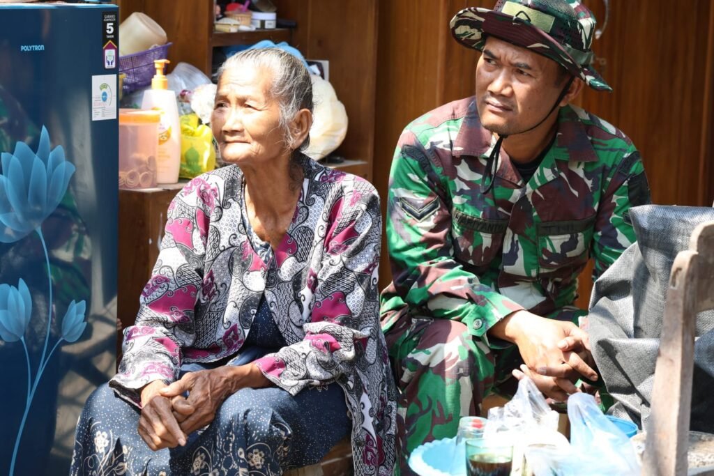 Rutilahu TMMD 129 Hadirkan Kehangatan di Usia Senja, Mbah Sumiatun Bersyukur Miliki Rumah yang Aman dan Nyaman
