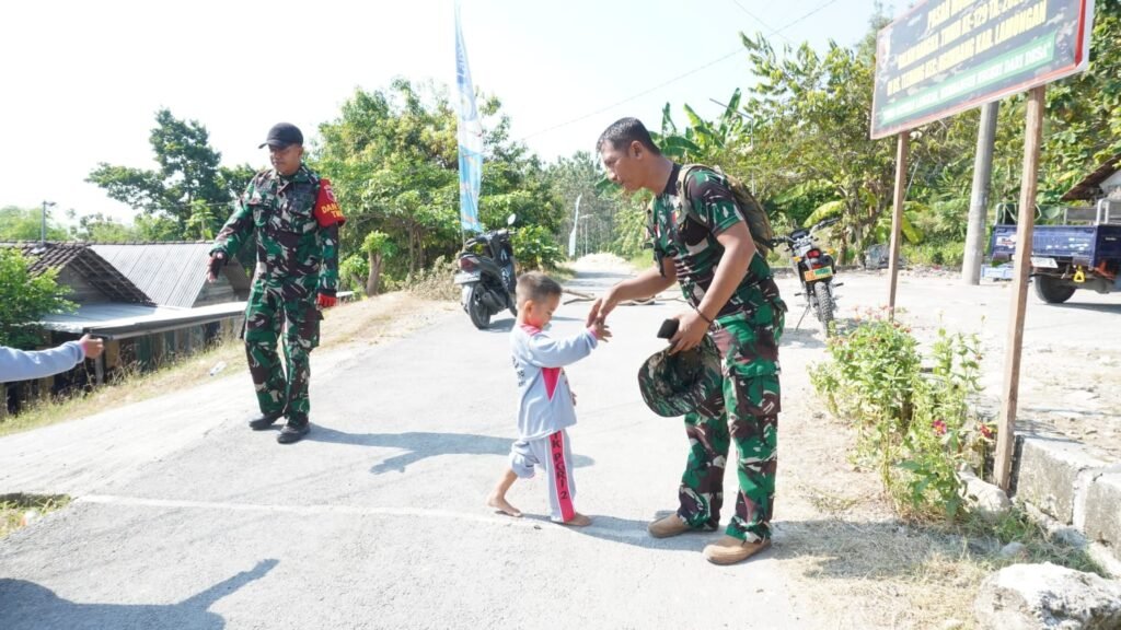 Jalan TMMD Permudah Anak-Anak Desa Tlemang Berangkat Sekolah dengan Aman dan Nyaman