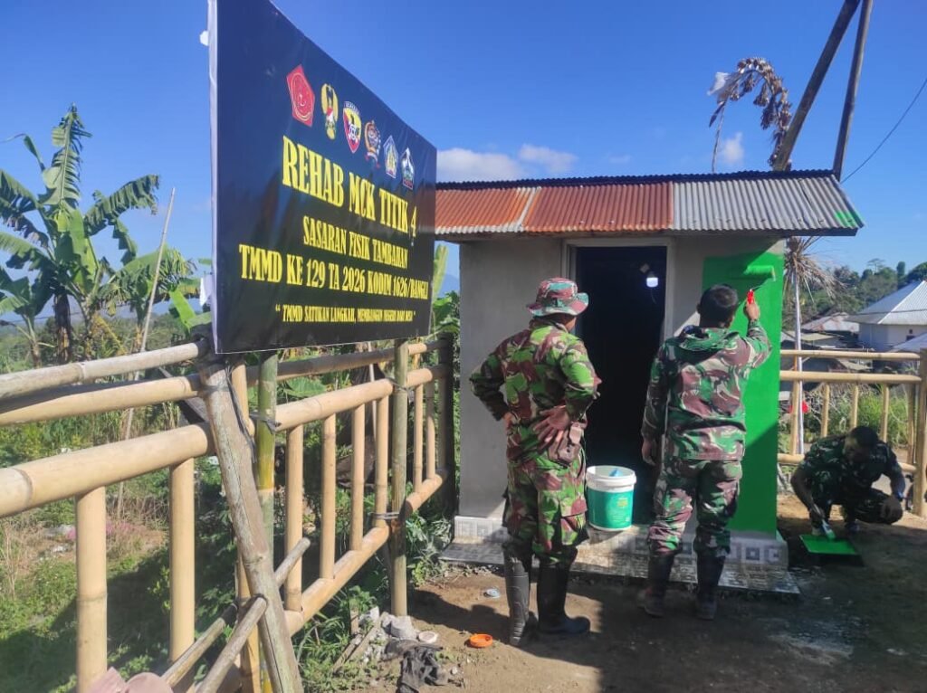 Gotong Royong Satgas TMMD dan Warga Percepat Penyelesaian Rehab MCK di Desa Sekardadi Gotong Royong Satgas TMMD dan Warga Percepat Penyelesaian Rehab MCK di Desa Sekardadi