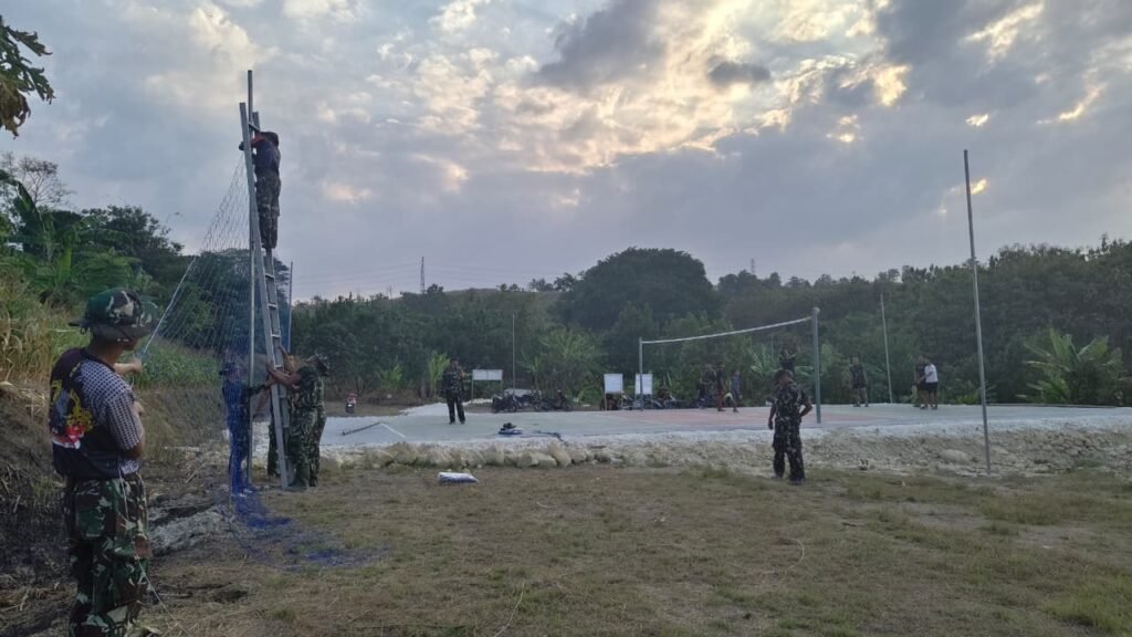 Servis Persahabatan Warnai TMMD Ke-129, Satgas dan Warga Bangun Keakraban Lewat Bola Voli