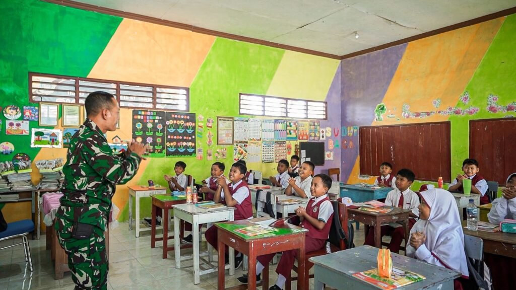 Satgas TMMD 129 Bangun Kedekatan dengan Pelajar Lewat Edukasi Wawasan Kebangsaan Satgas TMMD 129 Bangun Kedekatan dengan Pelajar Lewat Edukasi Wawasan Kebangsaan