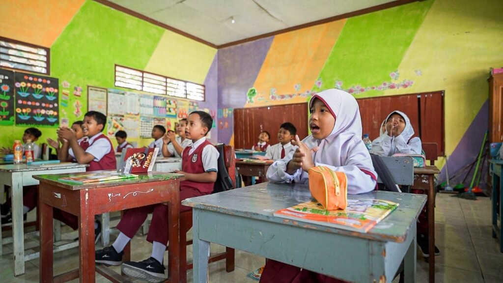 Guru Apresiasi Kehadiran Satgas TMMD 129, Motivasi Belajar Siswa SDN 1 Tlemang Meningkat Guru Apresiasi Kehadiran Satgas TMMD 129, Motivasi Belajar Siswa SDN 1 Tlemang Meningkat