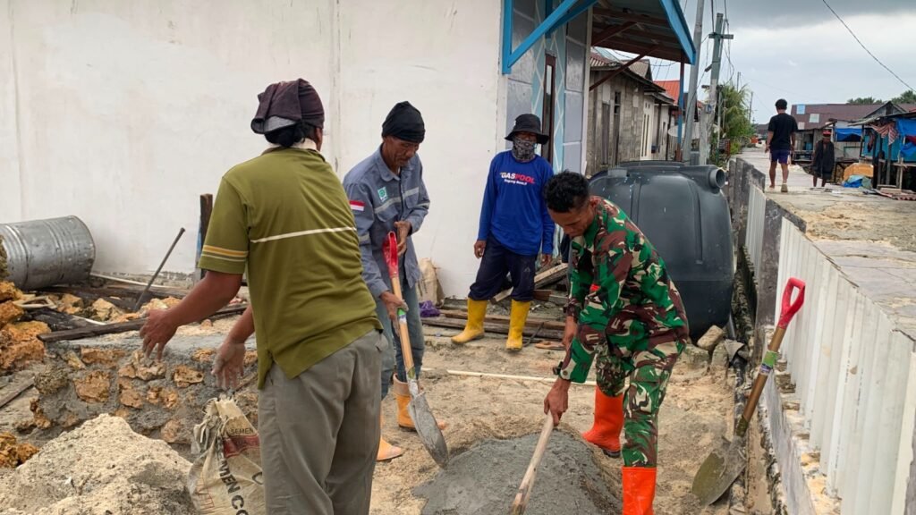 Pengecoran Dudukan Tandon Air Tuntas, Program Manunggal Air TMMD Ke-129 Masuki Tahap Berikutnya Pengecoran Dudukan Tandon Air Tuntas, Program Manunggal Air TMMD Ke-129 Masuki Tahap Berikutnya