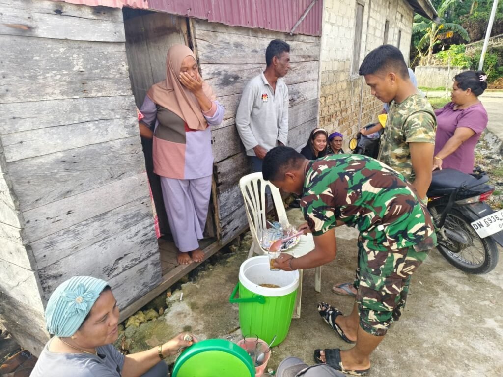 Kepedulian Warga Jadi Penyemangat Satgas TMMD, Kebersamaan TNI dan Masyarakat Kian Erat di Desa Polewali Kepedulian Warga Jadi Penyemangat Satgas TMMD, Kebersamaan TNI dan Masyarakat Kian Erat di Desa Polewali