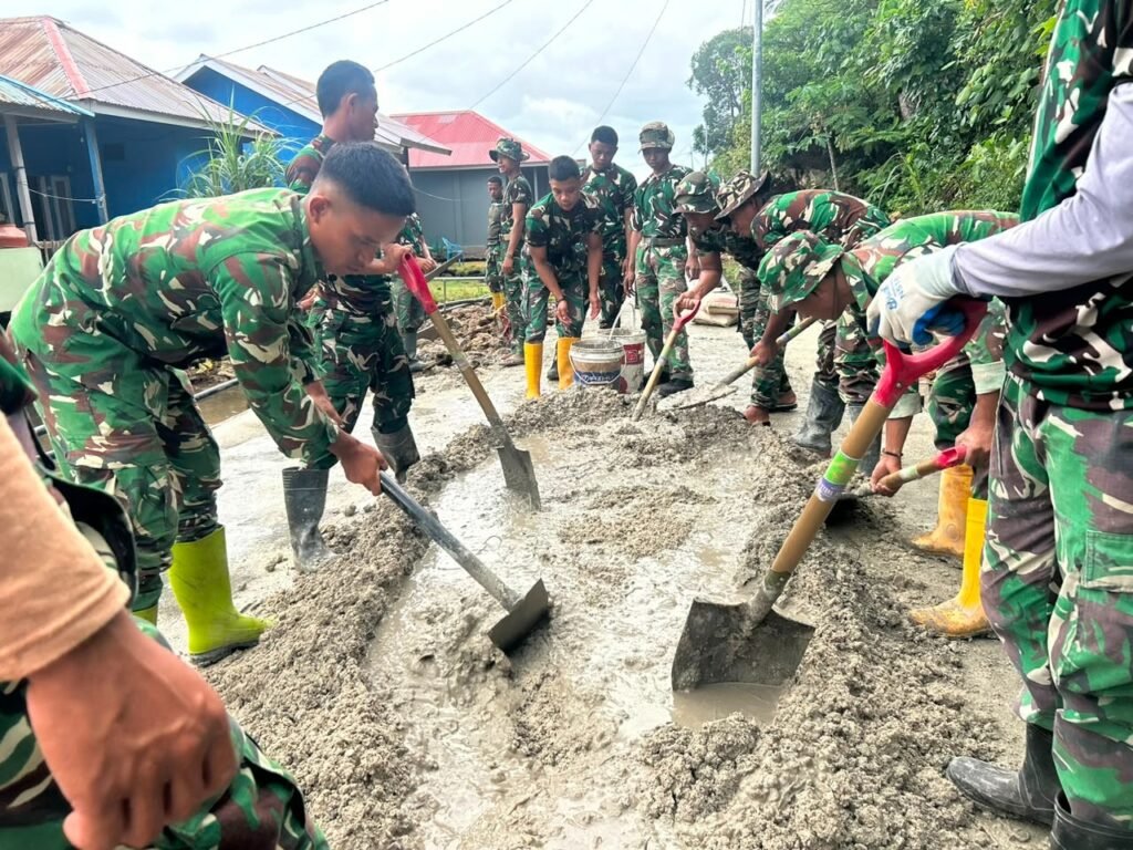 Gotong Royong Satgas TMMD dan Warga Percepat Pembangunan Rabat Beton di Desa Polewali Gotong Royong Satgas TMMD dan Warga Percepat Pembangunan Rabat Beton di Desa Polewali