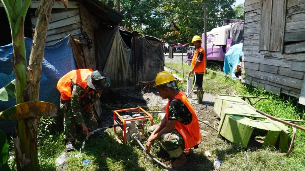 Satgas TMMD Ke-129 Optimalkan Kualitas Air Lewat Tahap Pengurasan Sumur Bor Satgas TMMD Ke-129 Optimalkan Kualitas Air Lewat Tahap Pengurasan Sumur Bor