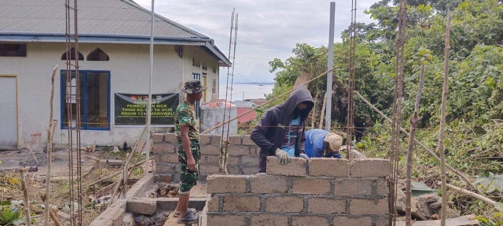 Satgas TMMD Ke-129 Percepat Pemasangan Dinding Batako MCK, Fasilitas Umum di Desa Polewali Mulai Terbentuk Satgas TMMD Ke-129 Percepat Pemasangan Dinding Batako MCK, Fasilitas Umum di Desa Polewali Mulai Terbentuk