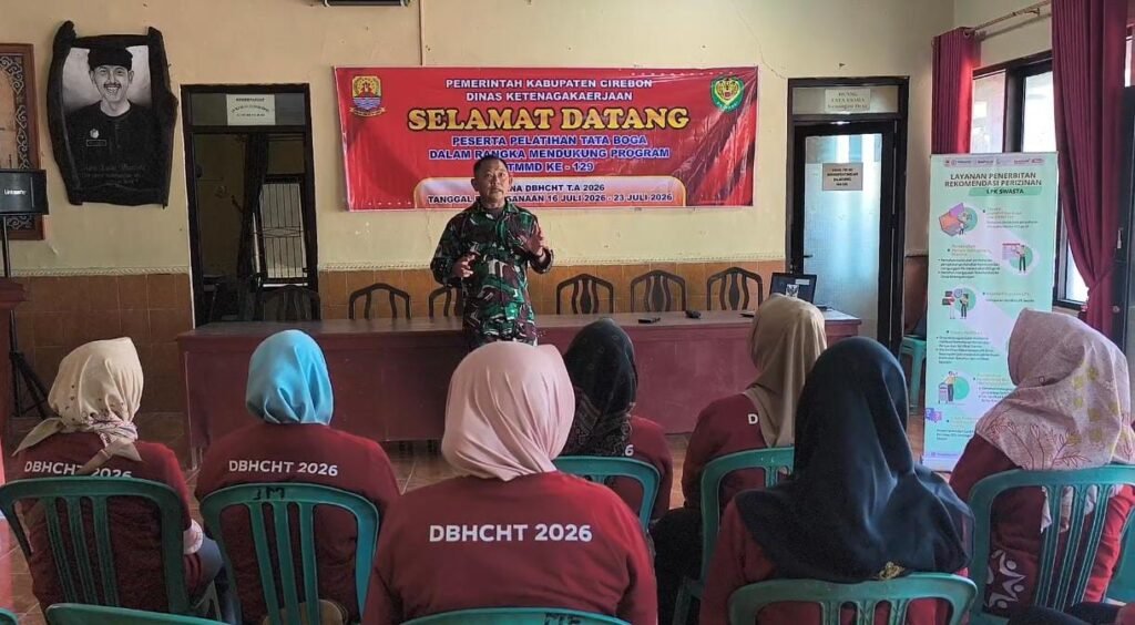 Satgas TMMD Ke-129 Kodim 0620/Kab. Cirebon Tanamkan Jiwa Nasionalisme kepada Ibu-Ibu Desa Luwung Kencana Satgas TMMD Ke-129 Kodim 0620/Kab. Cirebon Tanamkan Jiwa Nasionalisme kepada Ibu-Ibu Desa Luwung Kencana
