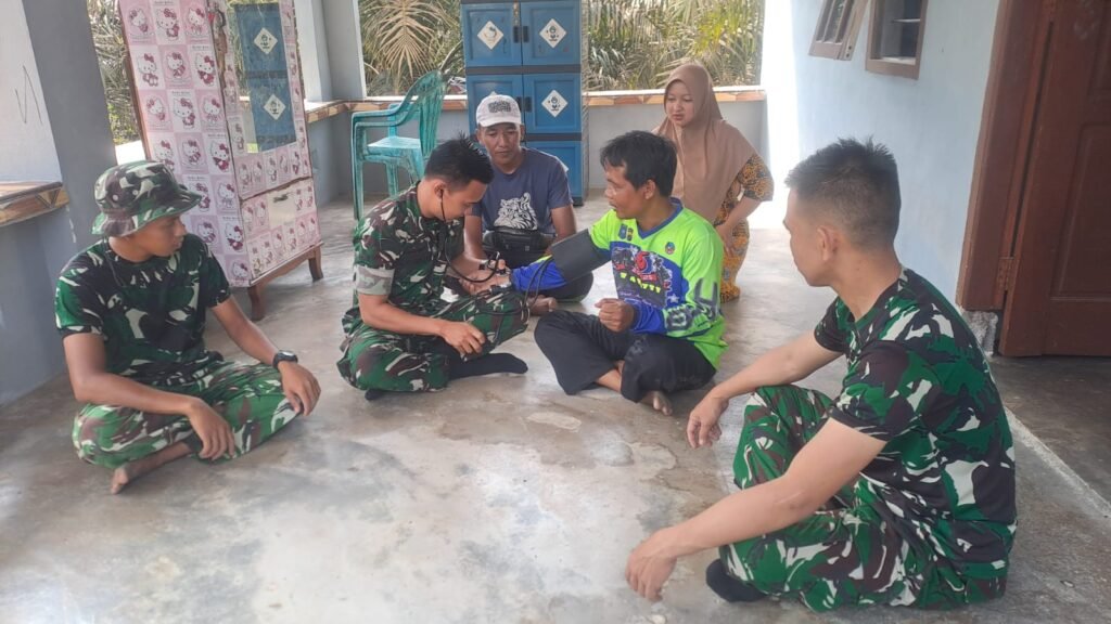 Satgas TMMD 129 Kodim 0413/Bangka Jemput Bola Layanan Kesehatan Warga Lewat Pemeriksaan Door to Door Satgas TMMD 129 Kodim 0413/Bangka Jemput Bola Layanan Kesehatan Warga Lewat Pemeriksaan Door to Door