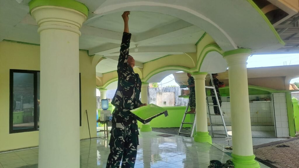 Gotong Royong Satgas TMMD dan Warga Warnai Revitalisasi Masjid dan Gereja di Desa Deniang Gotong Royong Satgas TMMD dan Warga Warnai Revitalisasi Masjid dan Gereja di Desa Deniang