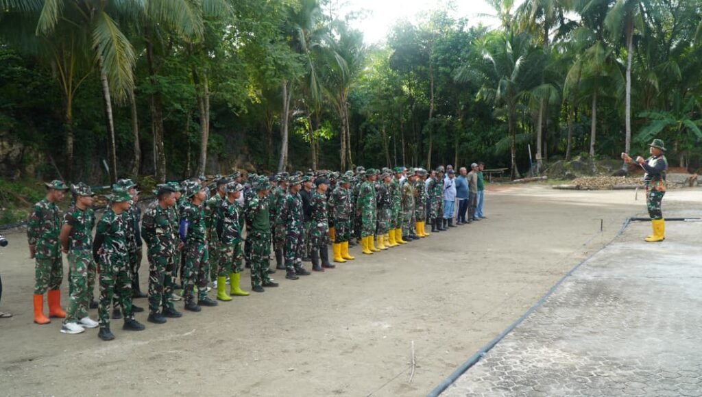Dan SSK TMMD Ajak Personel dan Warga Perkuat Gotong Royong Lewat Apel Pagi Dan SSK TMMD Ajak Personel dan Warga Perkuat Gotong Royong Lewat Apel Pagi