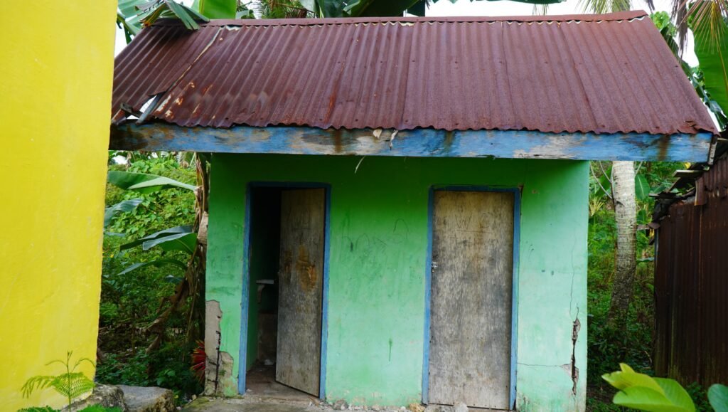 Satgas TMMD Ke-129 Mulai Renovasi MCK SDN Desa Pulau Dua Demi Kenyamanan Siswa Satgas TMMD Ke-129 Mulai Renovasi MCK SDN Desa Pulau Dua Demi Kenyamanan Siswa