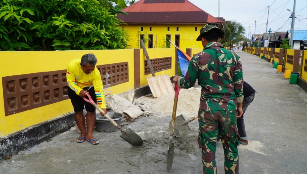 Satgas TMMD Ke-129 Lanjutkan Pemasangan Dinding Dapur RTLH di Desa Pulau Dua Satgas TMMD Ke-129 Lanjutkan Pemasangan Dinding Dapur RTLH di Desa Pulau Dua
