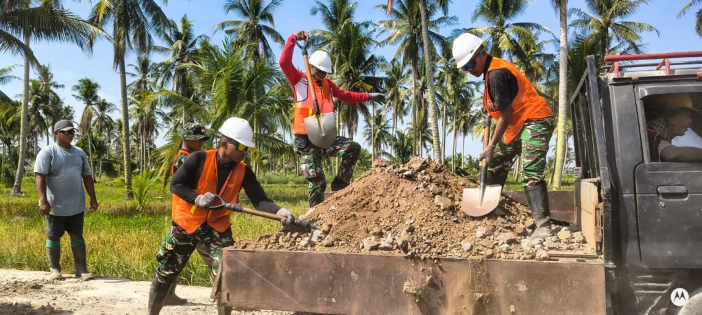 Satgas TMMD Reguler Ke-129 Percepat Pelebaran Becros Jalan Sepanjang 1,2 Kilometer di Desa Bandar Raya