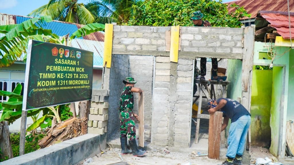 Pemasangan Besi Slot Atas MCK Masjid Quba Terus Dikerjakan Satgas TMMD Ke-129 Pemasangan Besi Slot Atas MCK Masjid Quba Terus Dikerjakan Satgas TMMD Ke-129