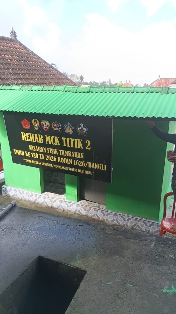 Gotong Royong TNI dan Warga Percepat Penyelesaian MCK TMMD Ke-129 di Desa Sekardadi Gotong Royong TNI dan Warga Percepat Penyelesaian MCK TMMD Ke-129 di Desa Sekardadi