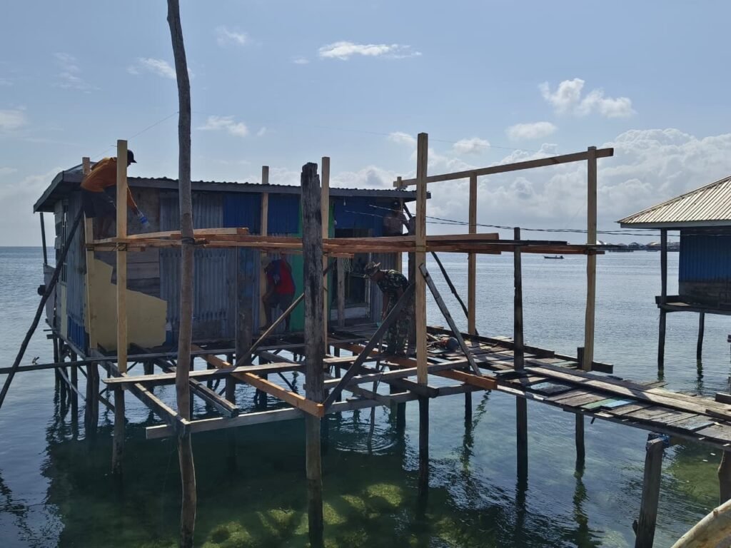 Pemasangan Tiang Rumah Tandai Kemajuan Renovasi RTLH Milik Ibu Samsia di Desa Umbele Pemasangan Tiang Rumah Tandai Kemajuan Renovasi RTLH Milik Ibu Samsia di Desa Umbele