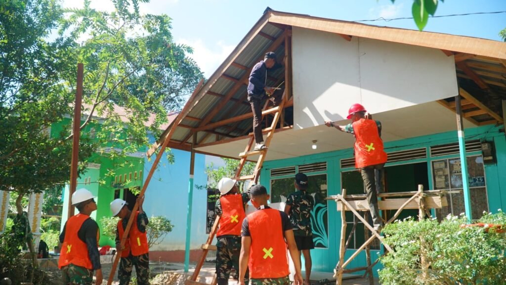 Gotong Royong Satgas TMMD dan Warga Percepat Penyelesaian RTLH Ibu Wahida Gotong Royong Satgas TMMD dan Warga Percepat Penyelesaian RTLH Ibu Wahida