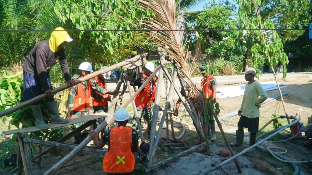 Gotong Royong Satgas TMMD dan Warga Percepat Pengeboran Sumur Bor di Desa Bandar Raya Gotong Royong Satgas TMMD dan Warga Percepat Pengeboran Sumur Bor di Desa Bandar Raya