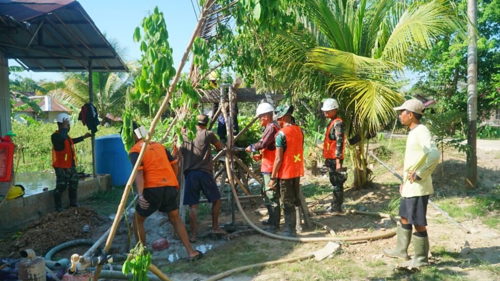 Pengeboran Sumur Bor Sasaran 3 Masuki Tahap Penting, Satgas TMMD Utamakan Ketelitian Pengeboran Sumur Bor Sasaran 3 Masuki Tahap Penting, Satgas TMMD Utamakan Ketelitian