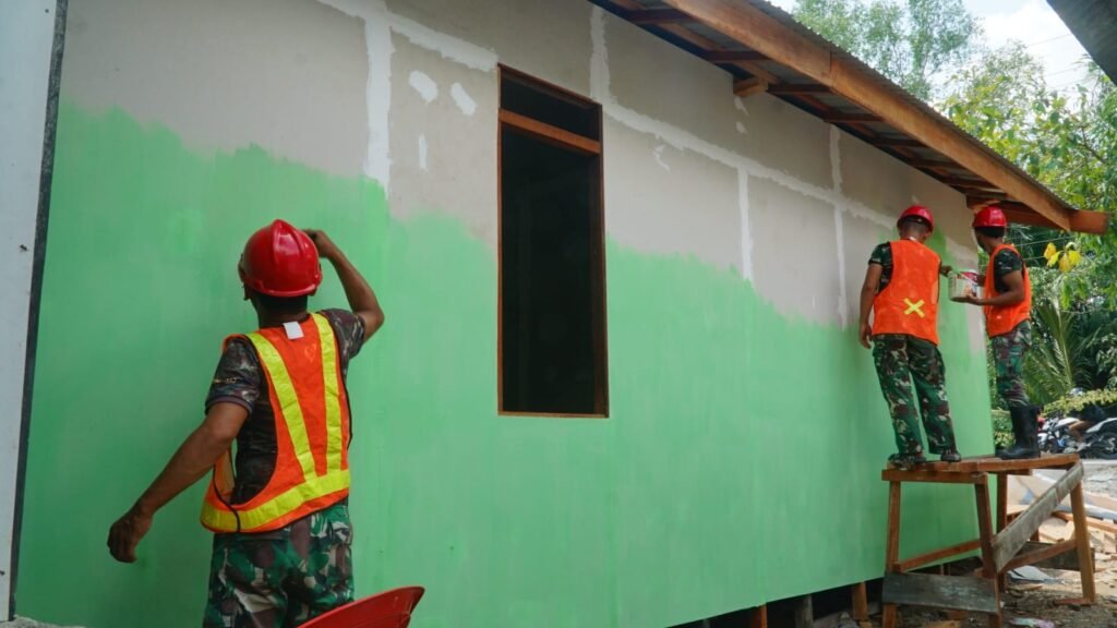 Tahap Pengecatan RTLH Jadi Penanda Rumah Bapak Walianto Hampir Rampung Tahap Pengecatan RTLH Jadi Penanda Rumah Bapak Walianto Hampir Rampung