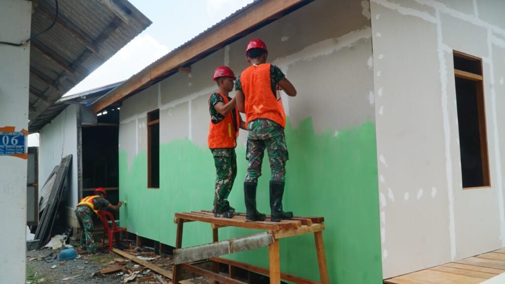 Pengecatan RTLH Bapak Walianto Wujud Nyata Komitmen TMMD Tingkatkan Kualitas Hunian Warga Pengecatan RTLH Bapak Walianto Wujud Nyata Komitmen TMMD Tingkatkan Kualitas Hunian Warga