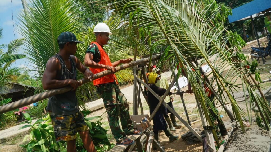 Semangat Gotong Royong Warnai Pengeboran Sumur Bor Sasaran 3 TMMD Ke-129 Semangat Gotong Royong Warnai Pengeboran Sumur Bor Sasaran 3 TMMD Ke-129