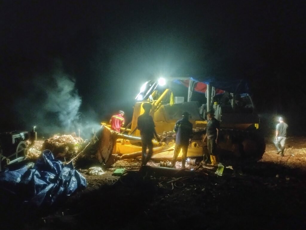 Optimalkan Sasaran Fisik TMMD, Satgas Laksanakan Lembur Malam Demi Percepatan Pembukaan Jalan Optimalkan Sasaran Fisik TMMD, Satgas Laksanakan Lembur Malam Demi Percepatan Pembukaan Jalan