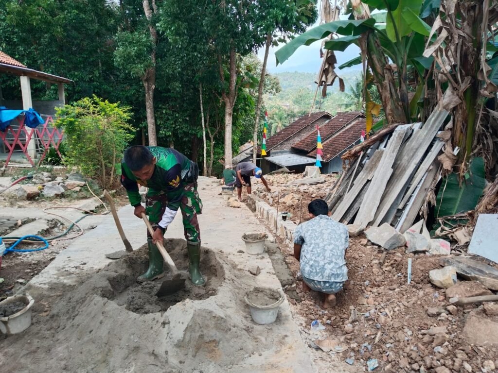 Inisiatif TMMD Membangun Drainase Gang Alpukat II untuk Cegah Banjir Musiman Inisiatif TMMD Membangun Drainase Gang Alpukat II untuk Cegah Banjir Musiman