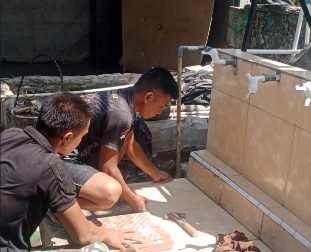 Bukan Sekadar Mempercantik, Keramik Sumur Bor TMMD Jaga Kebersihan Air Warga Deniang Bukan Sekadar Mempercantik, Keramik Sumur Bor TMMD Jaga Kebersihan Air Warga Deniang