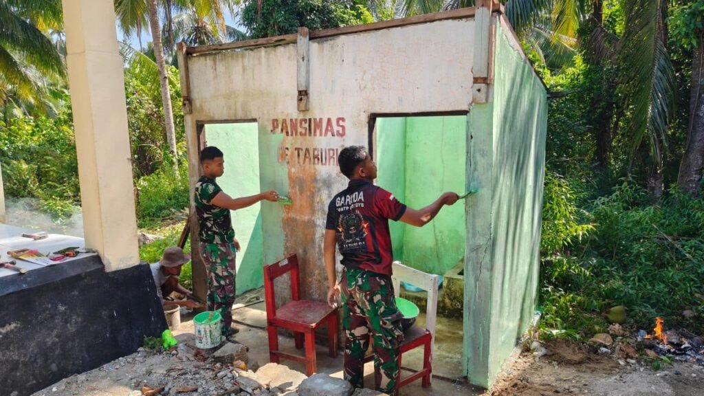 Satgas TMMD Perbaiki dan Cat MCK SDN Polewali di Luar Sasaran Program