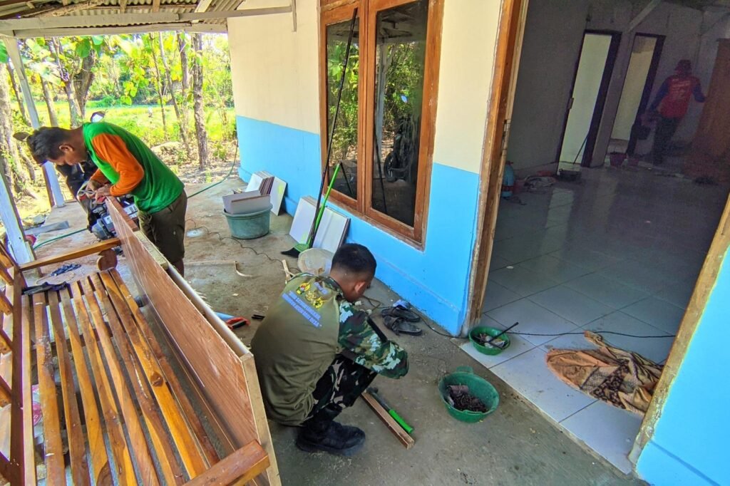Sinergi Tanpa Sekat: Kala Satgas TMMD 129 Bojonegoro dan Warga Kesongo Bahu-Membahu Merajut Asa Ibu Jasmiati Sinergi Tanpa Sekat: Kala Satgas TMMD 129 Bojonegoro dan Warga Kesongo Bahu-Membahu Merajut Asa Ibu Jasmiati