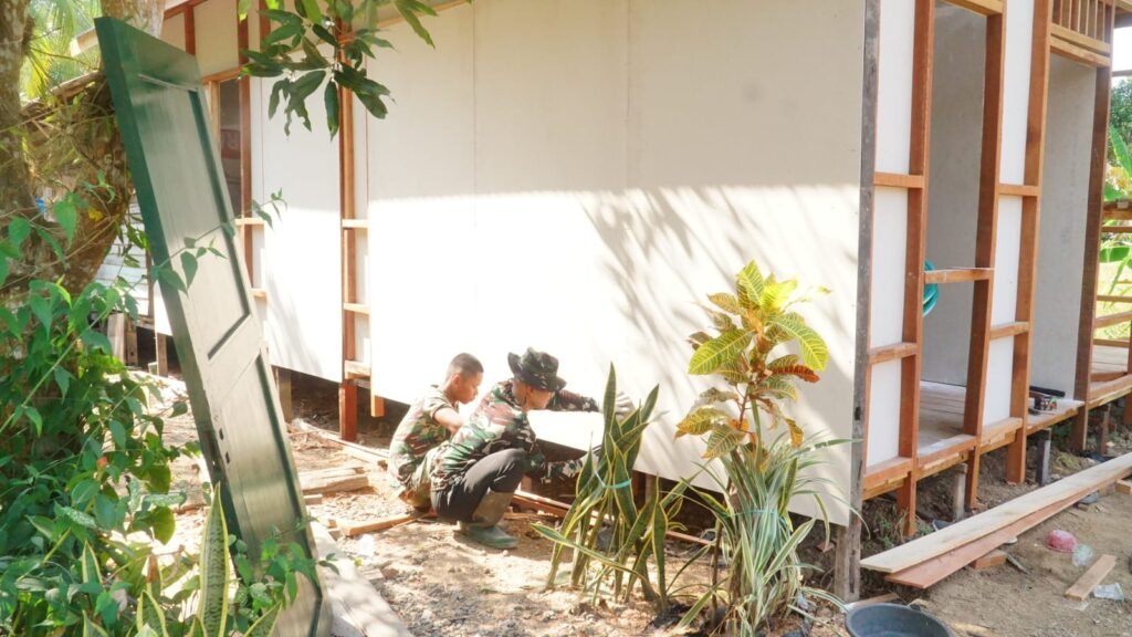 Kerja Bersama, Hasil Nyata: Satgas TMMD dan Warga Bangun Rumah Impian Kerja Bersama, Hasil Nyata: Satgas TMMD dan Warga Bangun Rumah Impian