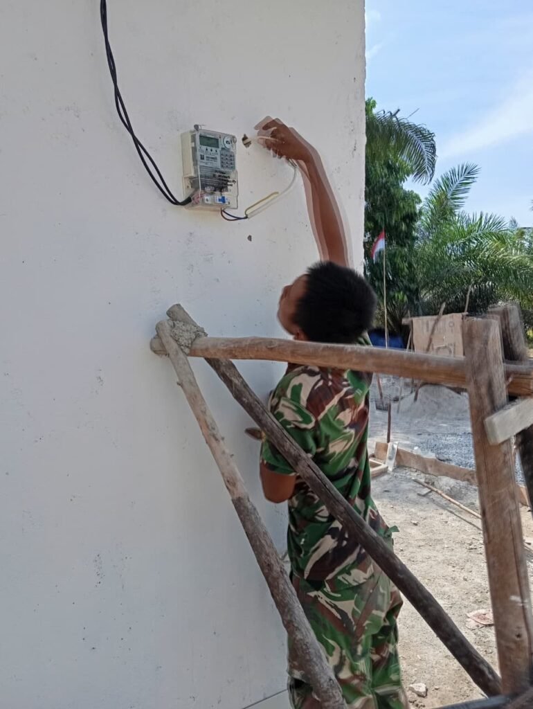 Listrik Terpasang, Hunian Baru Ibu Rodia Makin Siap Ditempati Listrik Terpasang, Hunian Baru Ibu Rodia Makin Siap Ditempati