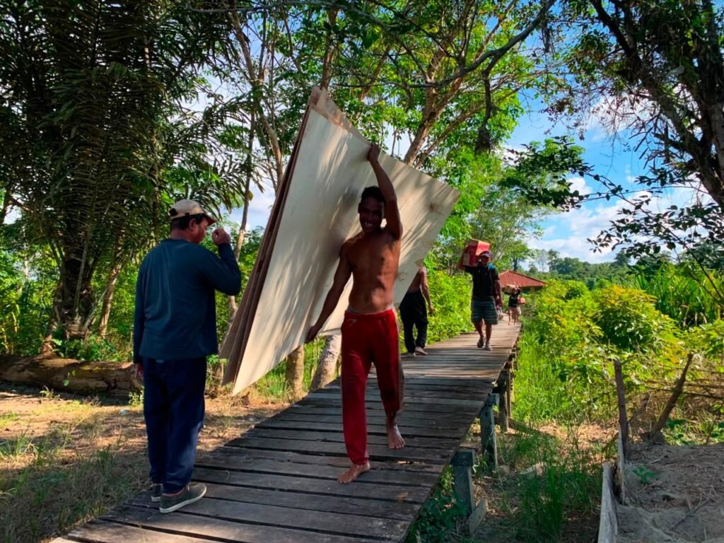 Jalur Sungai Jadi Andalan, Satgas TMMD Kodim 1206/Putussibau Kirim Material ke Desa Belatung Jalur Sungai Jadi Andalan, Satgas TMMD Kodim 1206/Putussibau Kirim Material ke Desa Belatung