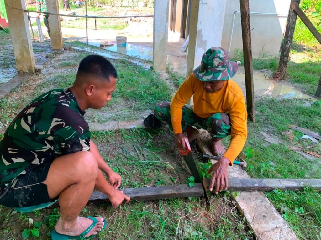 Kejar Penyelesaian, Satgas TMMD Kodim 1206/Putussibau Bangun Tiang Penyangga Sumur Bor Masjid Al-Hidayah