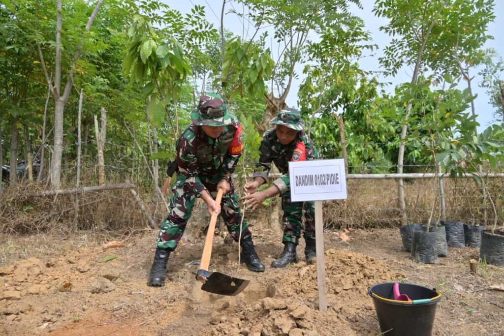 TMMD Ke-129 Kodim 0102/Pidie Ajak Warga Manfaatkan Lahan Produktif Lewat Penanaman Pohon Buah
