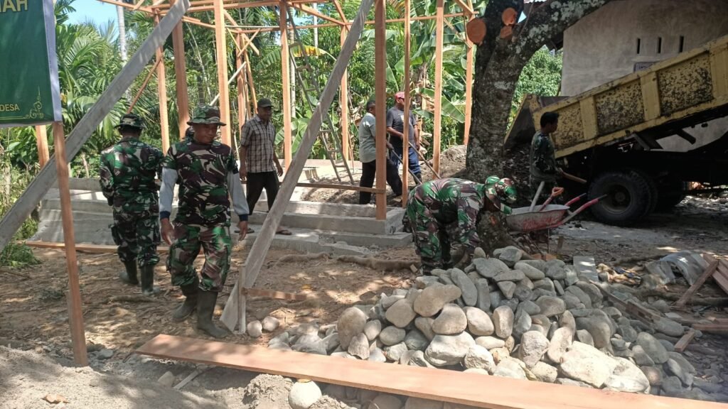 Satgas TMMD Ke-129 Kodim 0102/Pidie Turunkan Material Pasir untuk Percepat Pembangunan RTLH