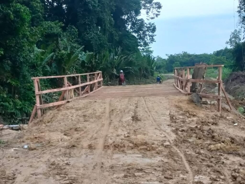 Genjot Akses Jalan, Satgas TMMD Ke-129 Kodim 1206/Psb Perkuat Jembatan Guna Percepat Pembangunan Jembatan Kerato di Ulak Pauk Genjot Akses Jalan, Satgas TMMD Ke-129 Kodim 1206/Psb Perkuat Jembatan Guna Percepat Pembangunan Jembatan Kerato di Ulak Pauk