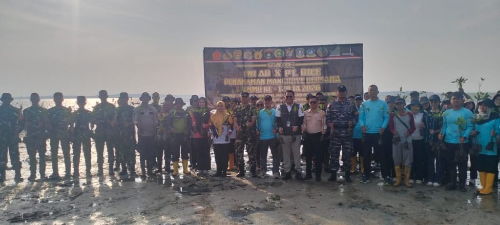 Keberlanjutan Lingkungan Melalui Penanaman Mangrove di Bintan Keberlanjutan Lingkungan Melalui Penanaman Mangrove di Bintan