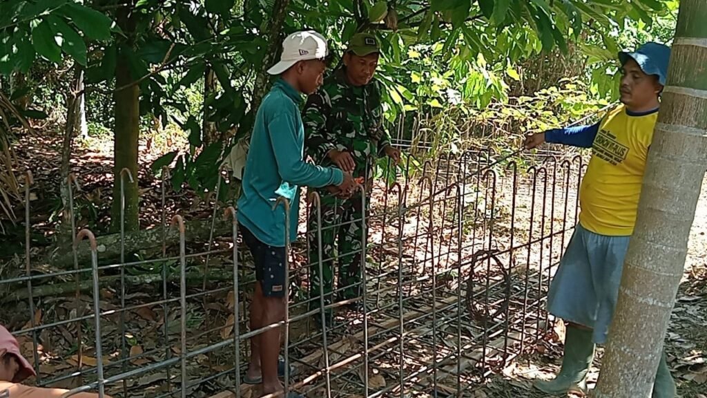 Satgas TMMD 129 Rangkai Besi Konstruksi Box Culvert, Perkuat Akses Jalan Pertanian Warga Satgas TMMD 129 Rangkai Besi Konstruksi Box Culvert, Perkuat Akses Jalan Pertanian Warga