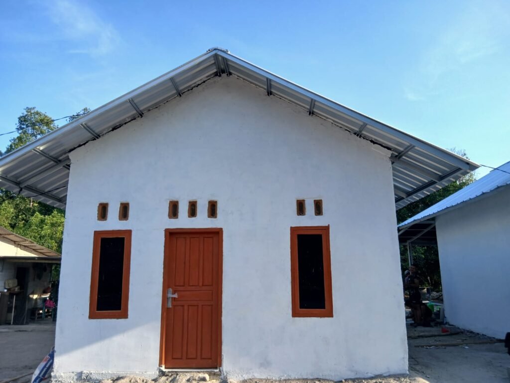 Air Mata Bahagia Ibu Rodiah, Rumah Layak Huni Kini Berdiri Kokoh Berkat TMMD Air Mata Bahagia Ibu Rodiah, Rumah Layak Huni Kini Berdiri Kokoh Berkat TMMD
