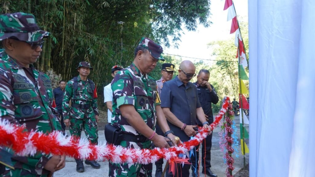 Danrem 163/Wira Satya Resmikan Jalan Rabat Beton TMMD Ke-129 di Desa Sekardadi